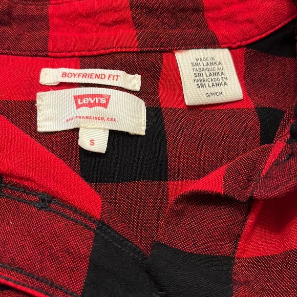 Levi’s boyfriend fit button down - Picture 6 of 8